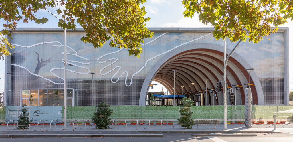 Arden Station: Kunst im öffentlichen Raum und umweltaktive Oberflächen für eine neue Stadtarchitektur